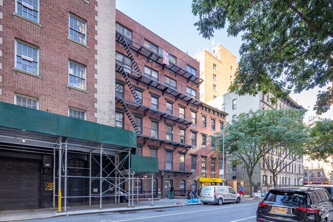 Building Photo - 138-140 E 31st St