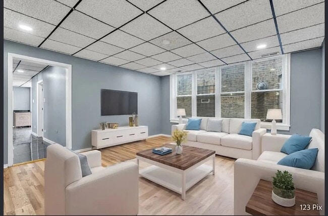 Foto del edificio - 2717 W Peterson Ave