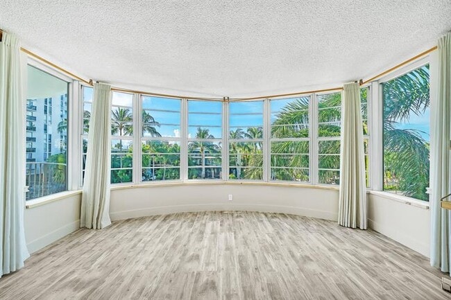 Foto del edificio - 3051 NE 48th St