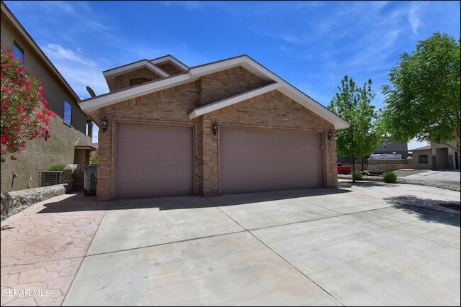 Building Photo - 6560 McFarland Ave