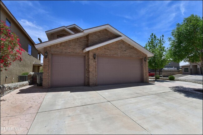 Foto del edificio - 6560 McFarland Ave