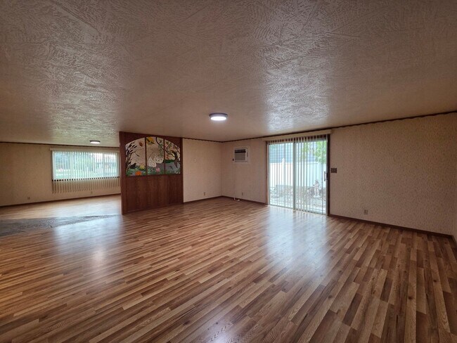 Foto del edificio - Spacious Cottage on 1/2 Acre Lot