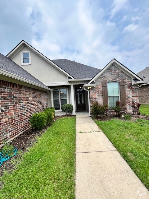 Building Photo - 811 Applewood Trl