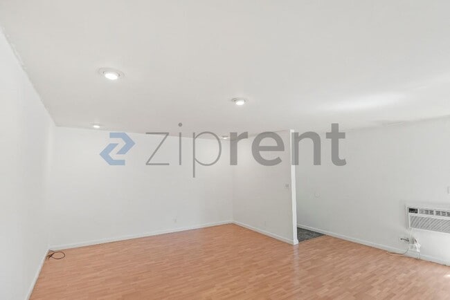 Building Photo - Unit 378