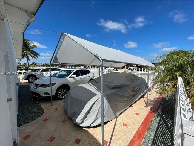 Foto del edificio - 4480 NW 170th St