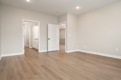 Building Photo - 5718 Willow Creek Ln