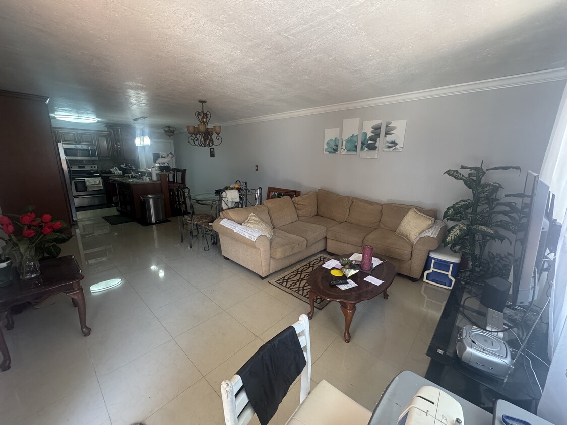 Foto principal - 8873A Fontainebleau Blvd