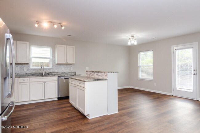 Foto del edificio - 6516 Rustling Leaves Way