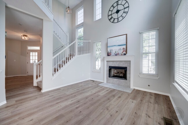 Building Photo - 2835 White Thorn Cir