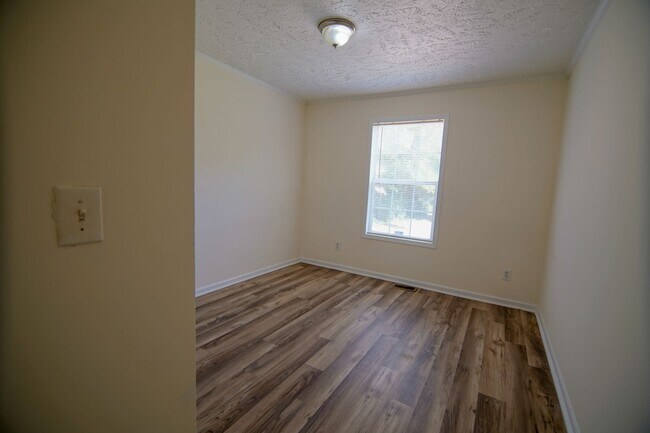 Foto del edificio - Private home on large lot!