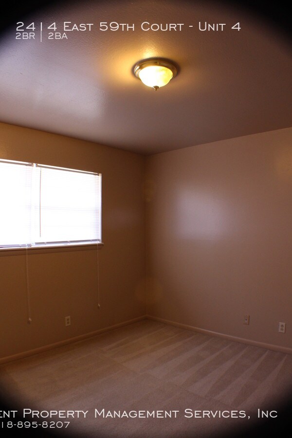 Building Photo - 2414 E 59th Ct