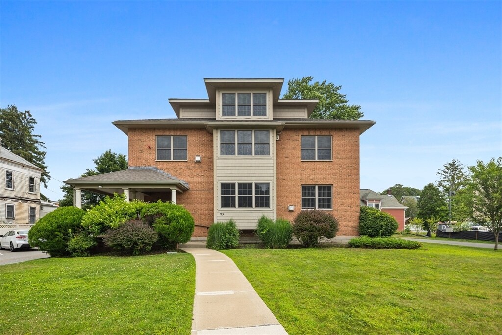 Foto principal - 93 W Emerson St