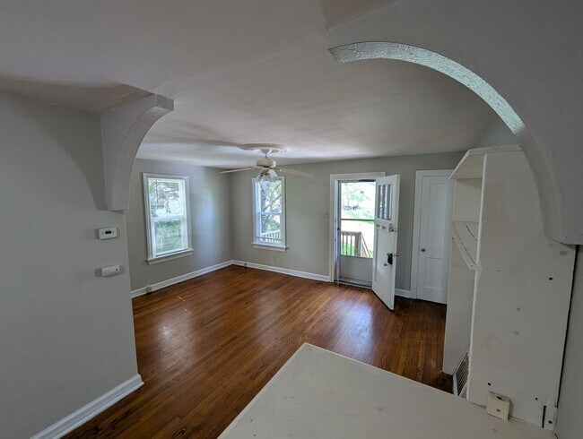 Foto del edificio - Single Family Charmer in Jennings - Sectio...