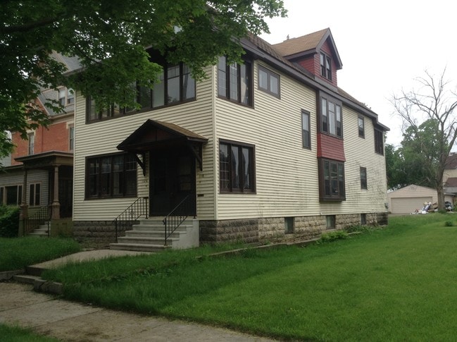 Exterior - 118 10th St