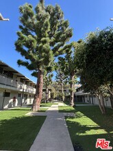 Building Photo - 11133 Rose Ave