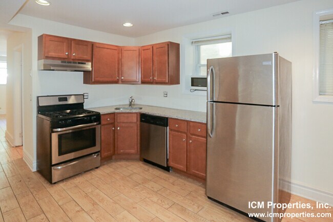 Foto del edificio - 2318 N Southport Ave
