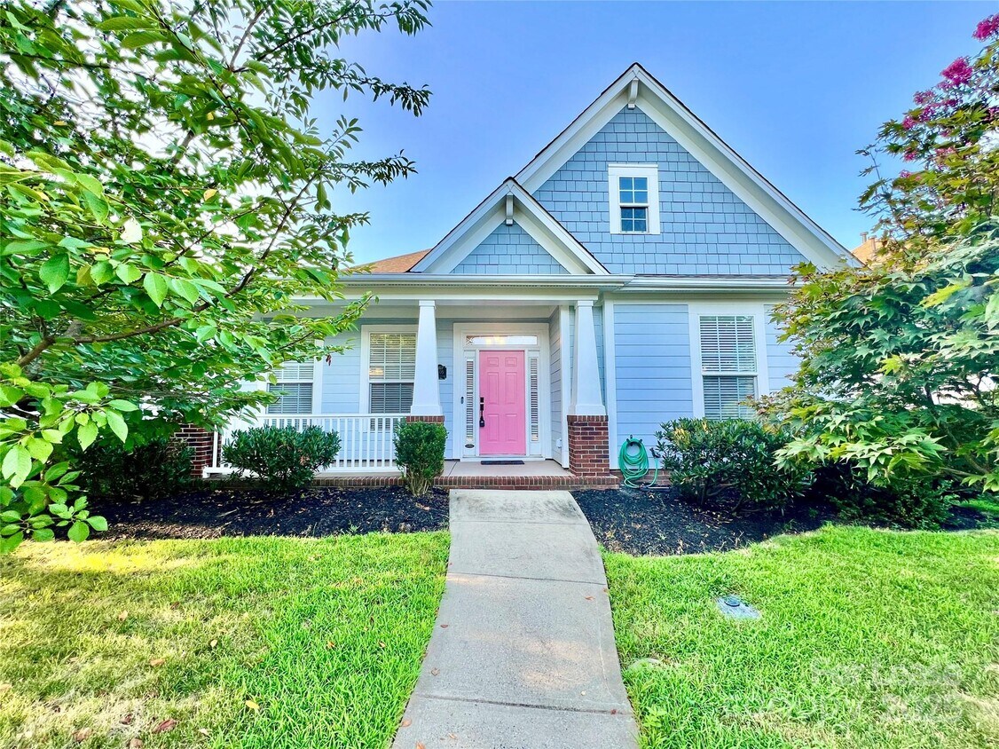 Foto principal - 1205 Gainsborough Dr