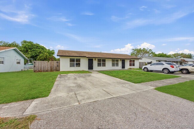 Foto del edificio - 3847 Roan Ct E
