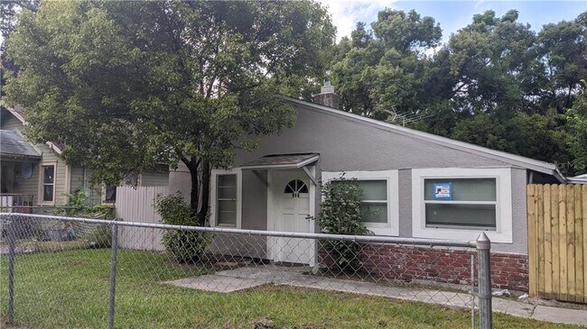 Building Photo - 915 25th St
