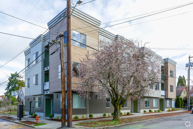 Building Photo - Beautifully finished apartments in N Portl...