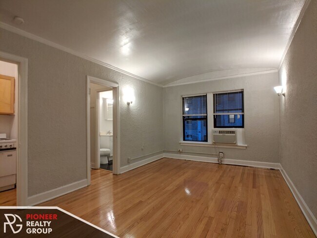 Foto del edificio - 556 W Arlington Pl