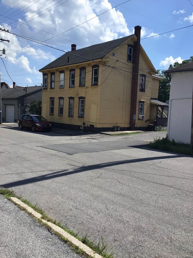Primary Photo - 709 20th St