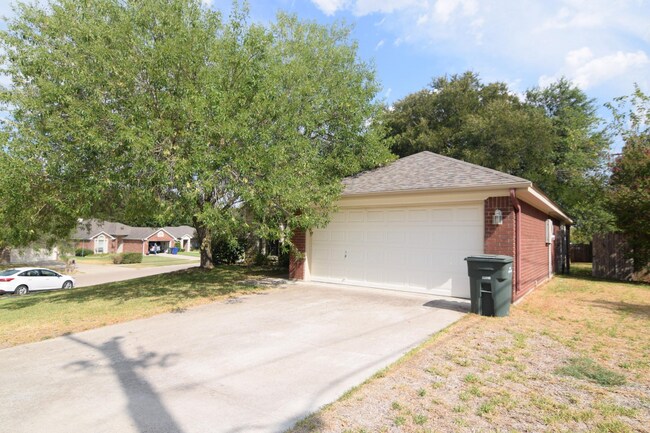 Building Photo - 2205 Indian Camp Trail