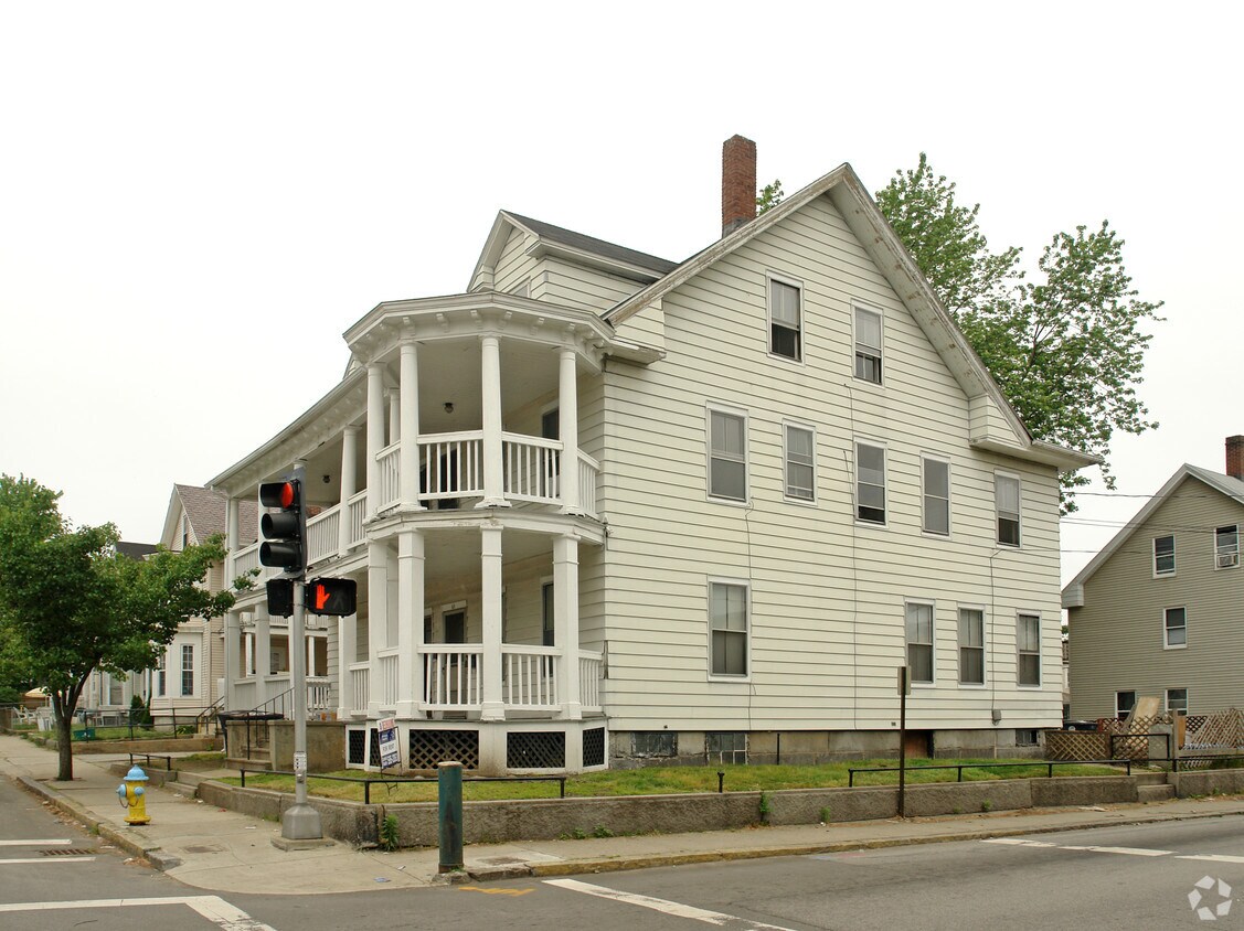 63 Kinsley St, Nashua, NH 03060 Apartments in Nashua, NH