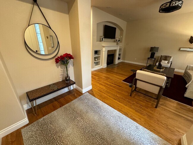 Foto del edificio - Amazing Lone Tree Home!