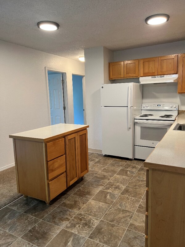 Building Photo - 17260 SW Heritage Ct