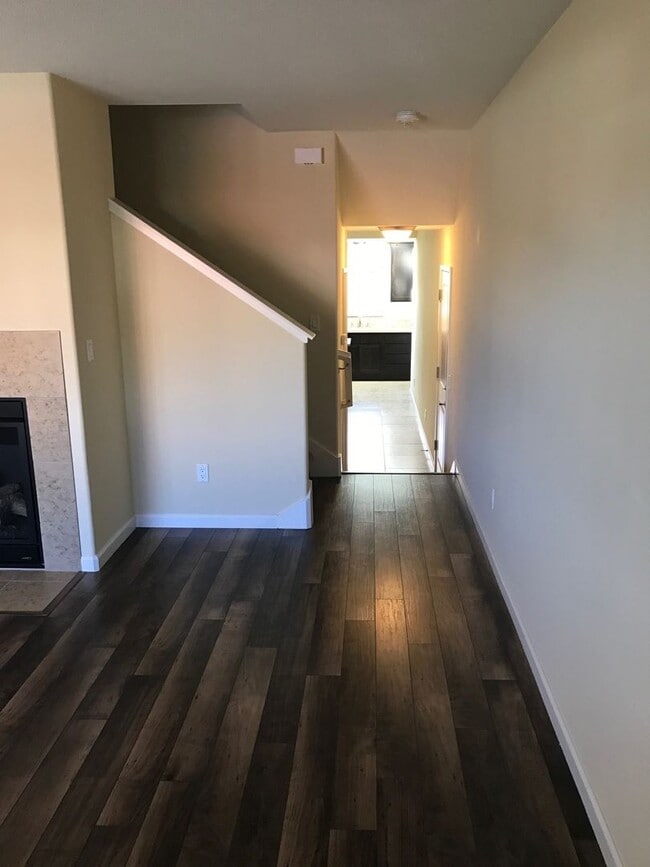 Building Photo - Centrally Located 4 bedroom 2.5 bath Petal...
