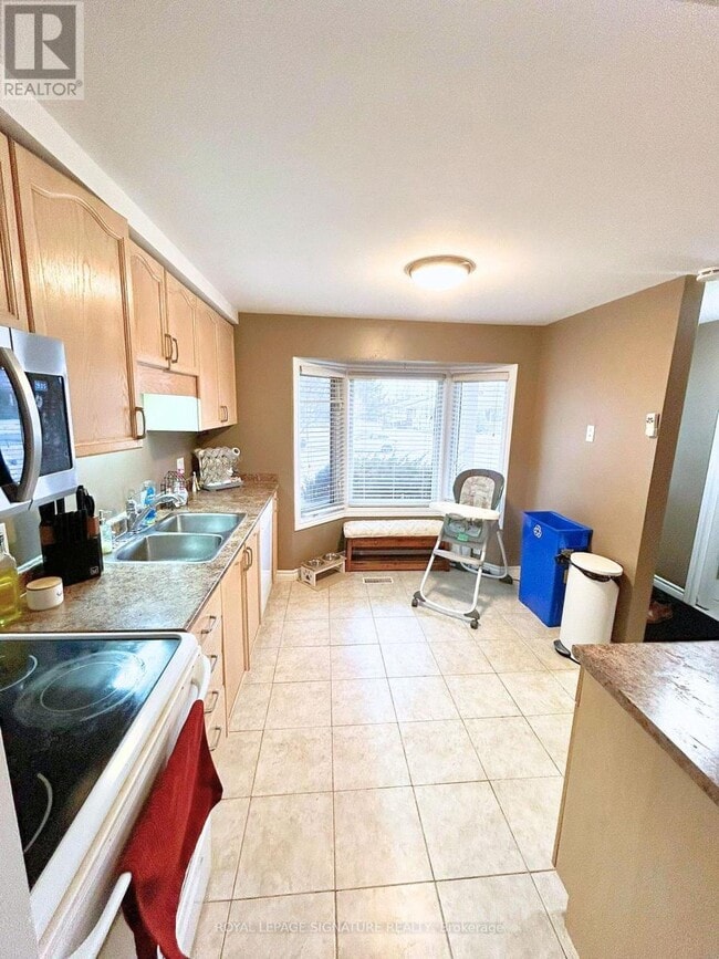 Building Photo - 276 Benesfort Crescent