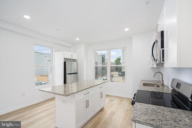 Foto del edificio - 2352 W Thompson St