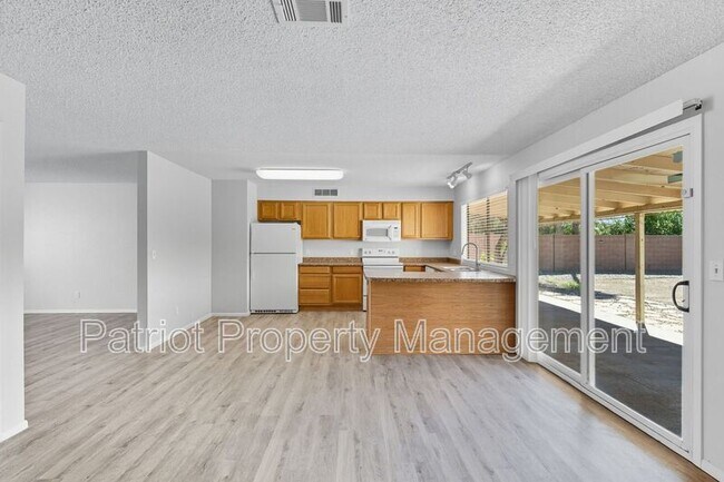 Foto del edificio - 815 W Westchester Ave