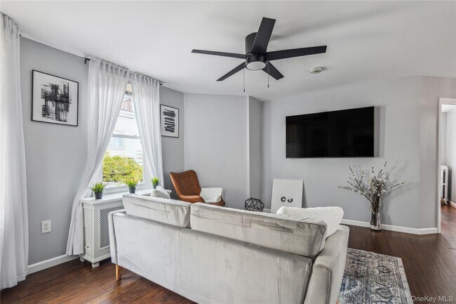 Foto del edificio - 450 Dunham Ave