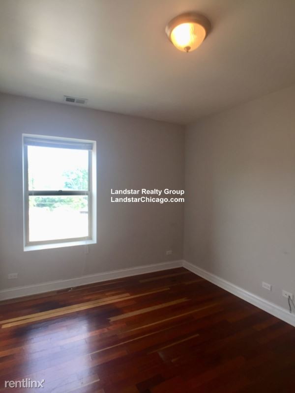 Building Photo - 2 br, 1 bath Apartment - 7227 N Rogers Ave