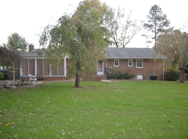 Foto del edificio - Brick Ranch in Hanover off Atlee Rd.