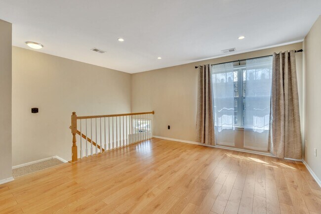 Building Photo - 1041 Cumberland Ct