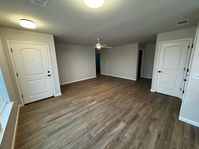 Foto del edificio - 2426 Oakmont Cir