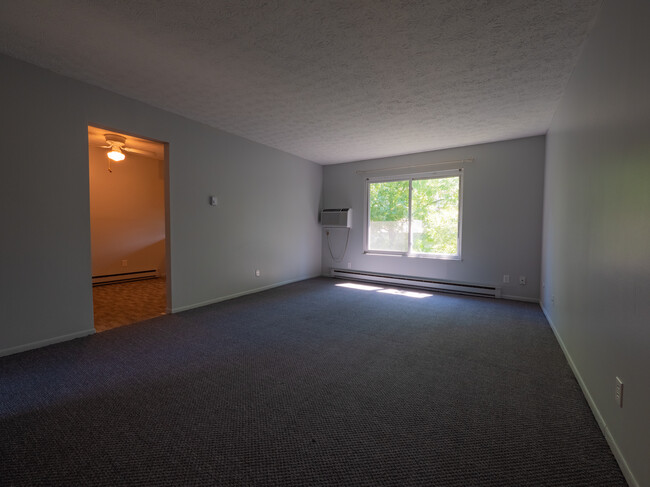 Building Photo - 1660 Beechwood Ave NE