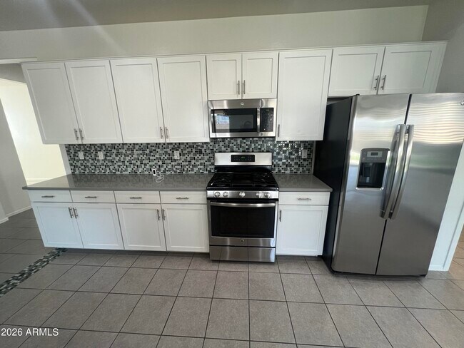 Foto del edificio - 739 N 156th Ln