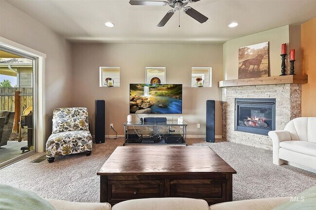 Foto del edificio - Pet Friendly Home Near The Foothills!