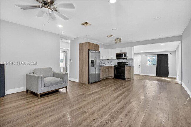 Foto del edificio - 1880 NW 69th St