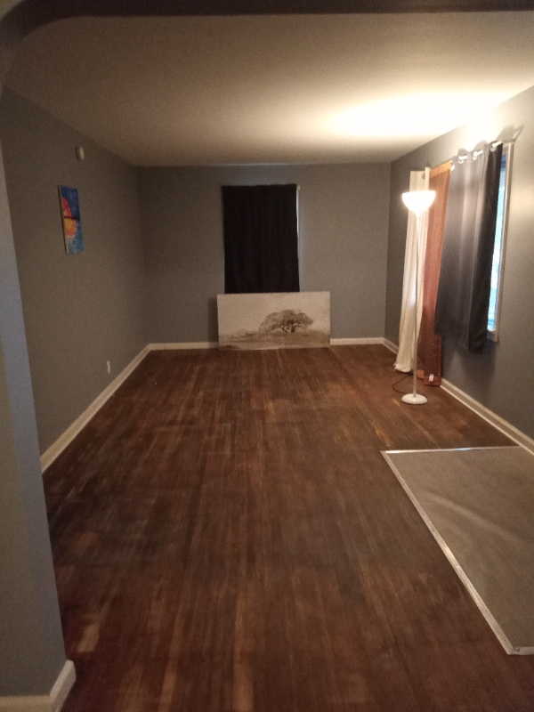 Building Photo - 385 Saxton St