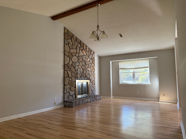 Foto del edificio - 9746 Wallwood Dr SE