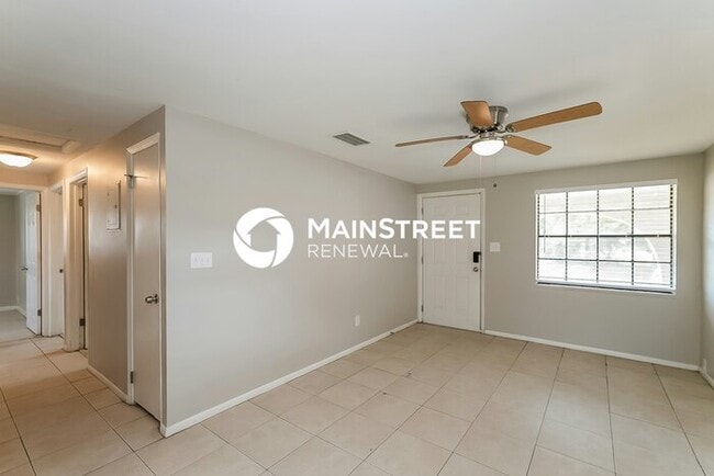 Building Photo - 3 Bedroom Pet-Friendly Home in Tampa, FL with Main Street Renewal