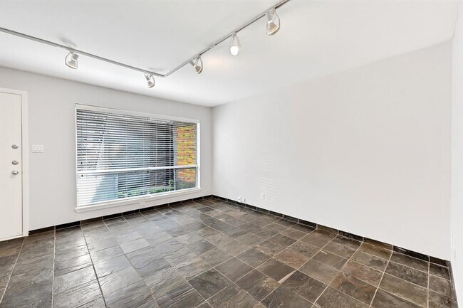 Building Photo - 3602 Garrott St