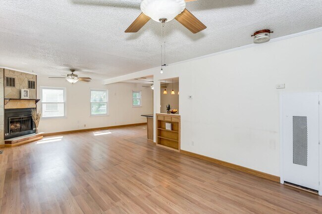 Building Photo - Updated Park City Home for Rent or Rent to...