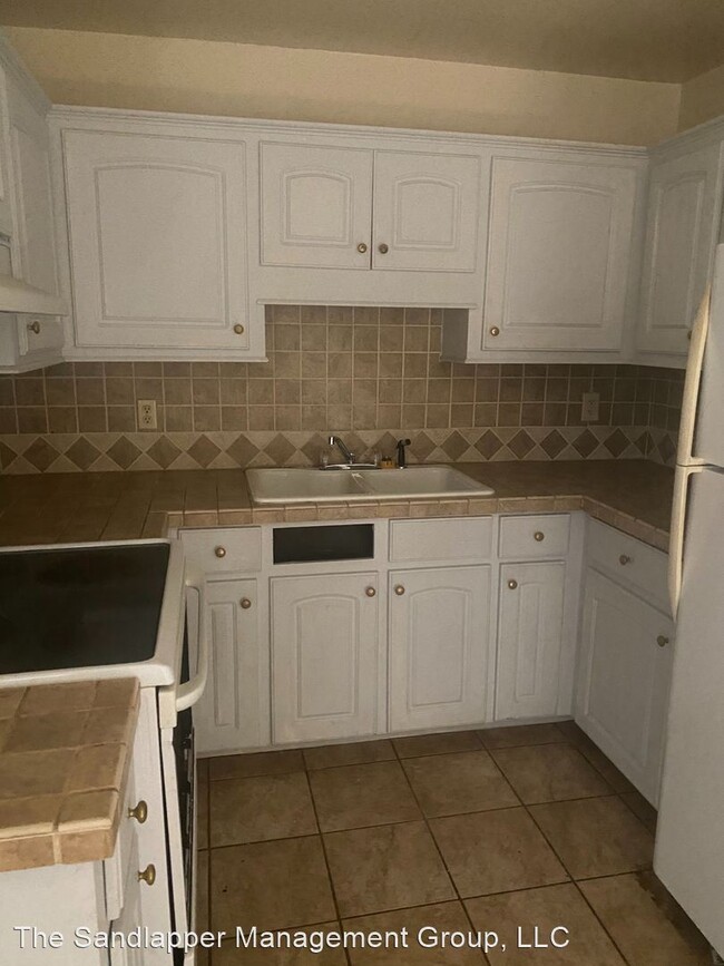 Building Photo - 3 br, 2 bath House - 2705 Oak Leaf Drive