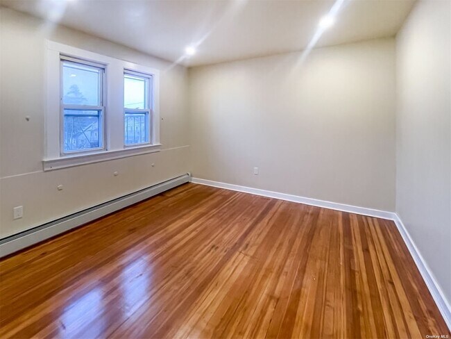 Building Photo - 56 Cruikshank Ave
